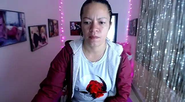 Snapshot of Cristal_w chatting on 02.26.25 Cristal w online show from 02.26.25