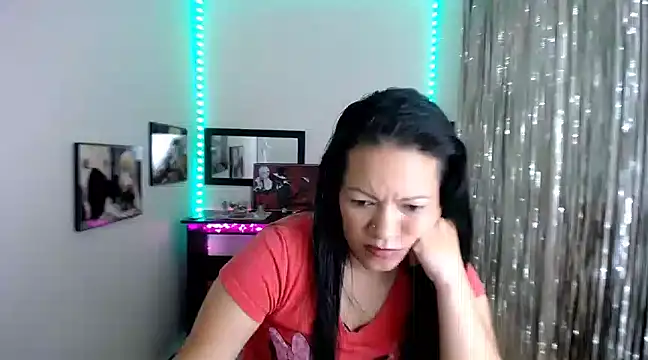 Snapshot of Cristal_w chatting on 03.11.25 Cristal w online show from 03.11.25