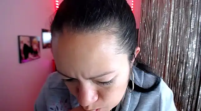 Snapshot of Cristal_w chatting on 03.20.25 Cristal w online show from 03.20.25