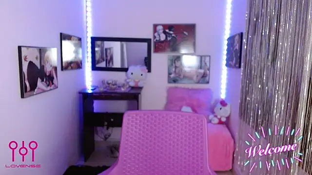 Snapshot of Cristal_w chatting on 09.09.25 Cristal w online show from 09.09.25