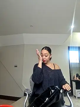 QueenTricks1 online show from 12.19.25