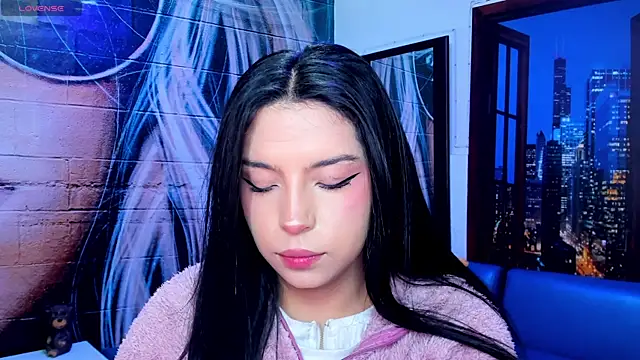 Snapshot of Small_naughty_ chatting on 12.29.24 Small naughty online show from 12.29.24