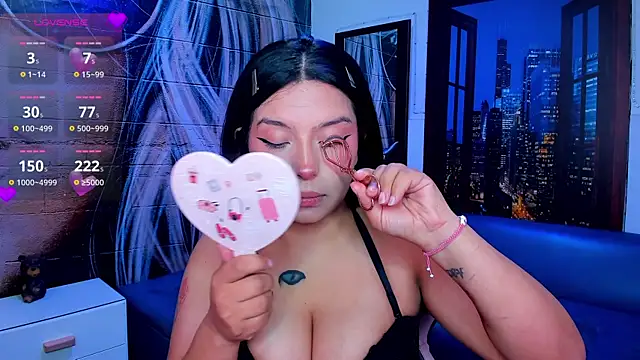 Snapshot of Small_naughty_ chatting on 02.06.25 Small naughty online show from 02.06.25