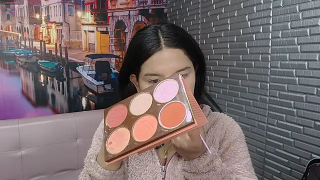 Snapshot of Small_naughty_ chatting on 10.11.25 Small naughty online show from 10.11.25