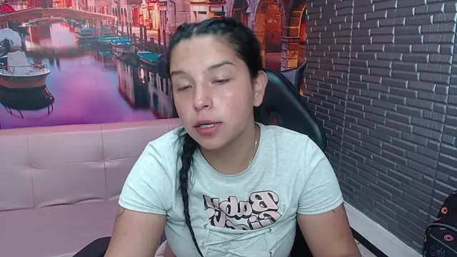 Snapshot of Small_naughty_ chatting on 10.15.25 Small naughty online show from 10.15.25