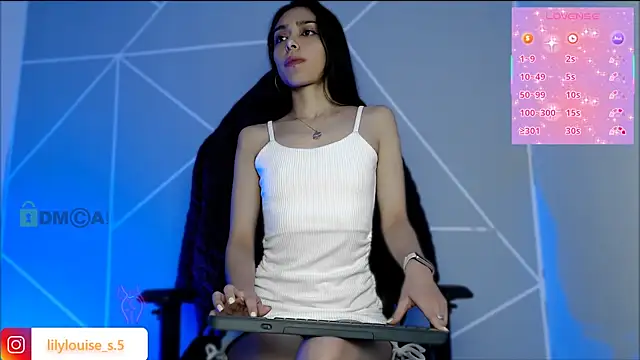 Snapshot of lilylouisee chatting on 04.19.26 lilylouisee online show from 04.19.26