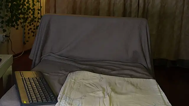 Snapshot of NaughtYHomemadE chatting on 03.08.25 NaughtYHomemadE online show from 03.08.25