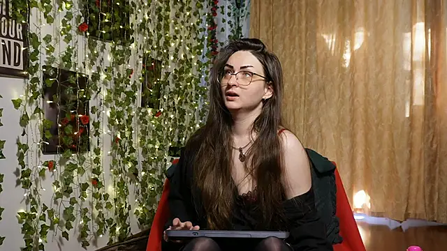 Snapshot of NaughtYHomemadE chatting on 05.16.26 NaughtYHomemadE online show from 05.16.26