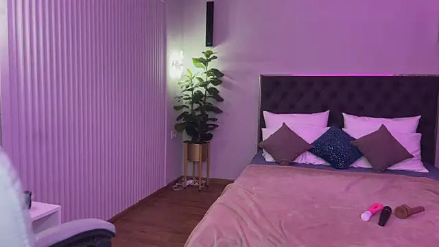 XtraHotX online show from 01.24.25