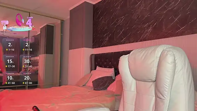 XtraHotX online show from 09.26.25