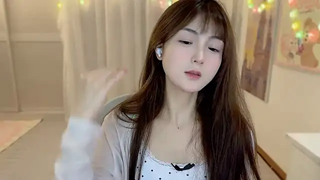 Snapshot of SHUIshui_ chatting on 02.17.25 SHUIshui online show from 02.17.25