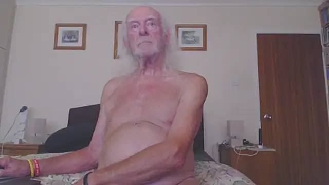 Snapshot of WaverlyKernow chatting on 06.25.26 WaverlyKernow online show from 06.25.26