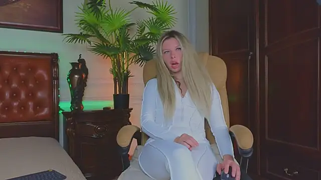 Real Tini online show from 04.10.26