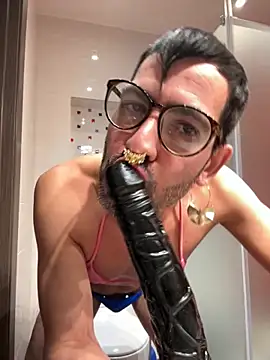 Snapshot of SubSexVideos chatting on 10.16.25 SubSexVideos online show from 10.16.25