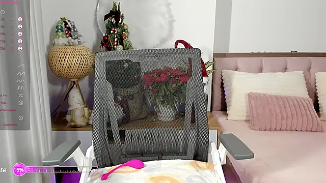 Snapshot of _Joliie_ chatting on 12.24.24 Joliie online show from 12.24.24