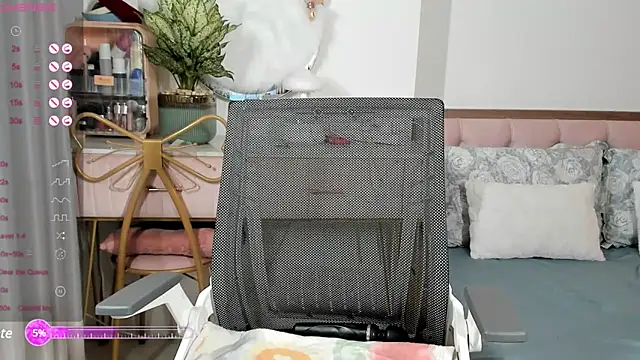 Snapshot of _Joliie_ chatting on 02.23.25 Joliie online show from 02.23.25