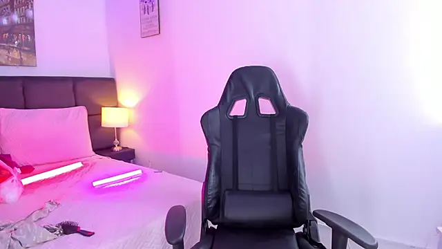 Snapshot of Megan_Miles02 chatting on 03.23.25 Megan Miles02 online show from 03.23.25