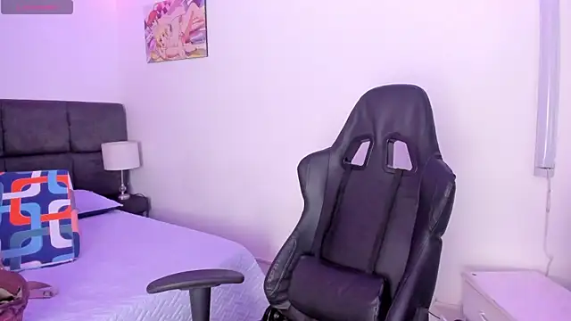 Snapshot of Megan_Miles02 chatting on 11.18.25 Megan Miles02 online show from 11.18.25