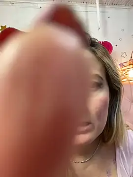 Snapshot of antonella87 chatting on 02.21.25 antonella87 online show from 02.21.25