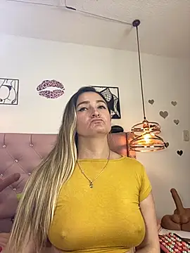 Snapshot of antonella87 chatting on 10.24.25 antonella87 online show from 10.24.25