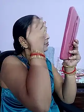 Snapshot of reemacouple007 chatting on 04.14.26 reemacouple007 online show from 04.14.26