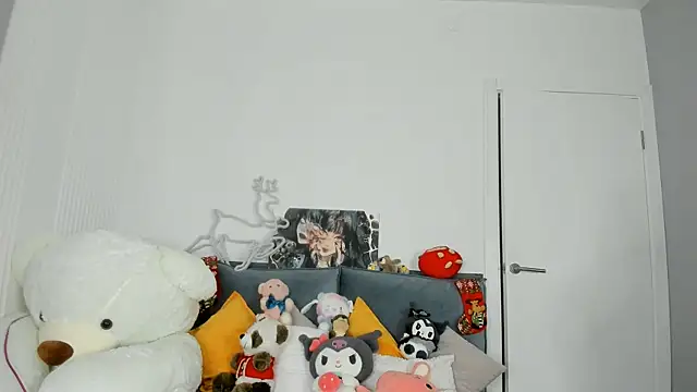 Snapshot of dolly_ll chatting on 12.27.24 dolly ll online show from 12.27.24