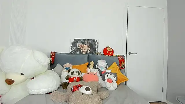 Snapshot of dolly_ll chatting on 01.04.25 dolly ll online show from 01.04.25