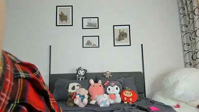 Snapshot of dolly_ll chatting on 03.18.25 dolly ll online show from 03.18.25