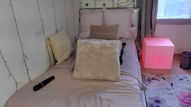 AlicianeFrancaise online show from 04.13.26