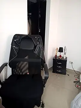 tata laima   online show from 01.29.25