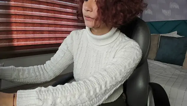 Snapshot of Moony_14 chatting on 01.10.25 Moony 14 online show from 01.10.25