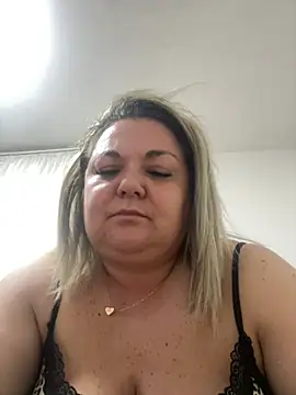 Snapshot of MikyVesela chatting on 04.26.26 MikyVesela online show from 04.26.26