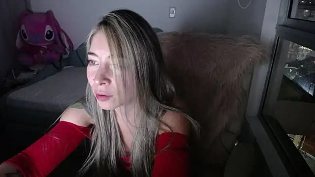 Snapshot of _arianalzate_ chatting on 12.13.24 arianalzate online show from 12.13.24