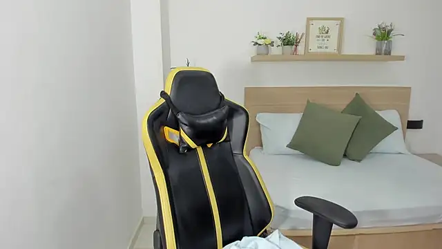 Snapshot of enma30_ chatting on 02.26.25 enma30 online show from 02.26.25