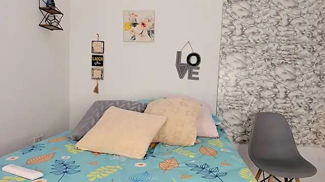 Snapshot of Canhela1 chatting on 10.18.25 Canhela1 online show from 10.18.25