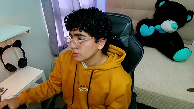  nickconnor01 online show from 12.23.24