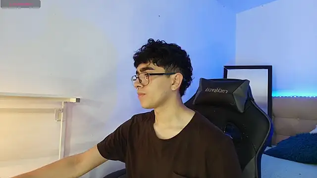  nickconnor01 online show from 11.12.25