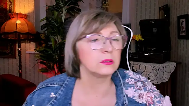 Snapshot of sugar_vivien chatting on 01.18.25 sugar vivien online show from 01.18.25