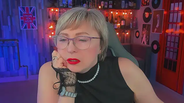 Snapshot of sugar_vivien chatting on 02.13.25 sugar vivien online show from 02.13.25