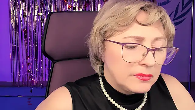 Snapshot of sugar_vivien chatting on 02.22.25 sugar vivien online show from 02.22.25