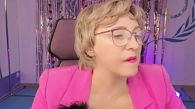 Snapshot of sugar_vivien chatting on 02.26.25 sugar vivien online show from 02.26.25