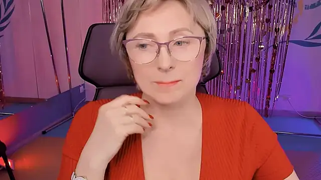 Snapshot of sugar_vivien chatting on 02.28.25 sugar vivien online show from 02.28.25