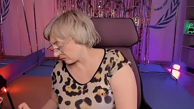 Snapshot of sugar_vivien chatting on 02.28.25 sugar vivien online show from 02.28.25