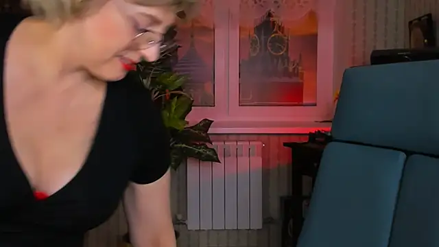 Snapshot of sugar_vivien chatting on 03.06.25 sugar vivien online show from 03.06.25