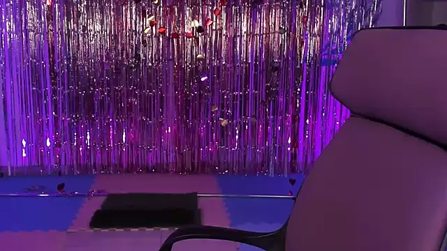 Snapshot of sugar_vivien chatting on 03.19.25 sugar vivien online show from 03.19.25