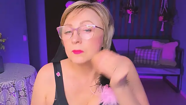 Snapshot of sugar_vivien chatting on 03.22.25 sugar vivien online show from 03.22.25