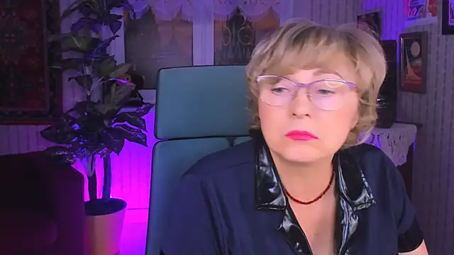 Snapshot of sugar_vivien chatting on 09.11.25 sugar vivien online show from 09.11.25