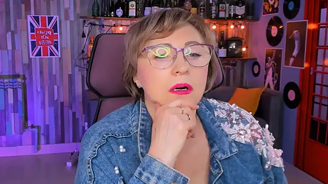 Snapshot of sugar_vivien chatting on 11.24.25 sugar vivien online show from 11.24.25