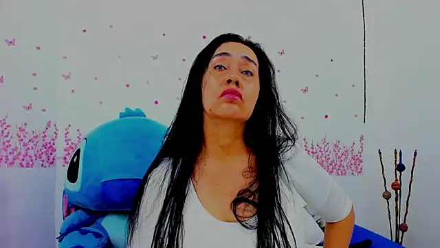 Snapshot of HorniestMilf chatting on 06.11.26 HorniestMilf online show from 06.11.26