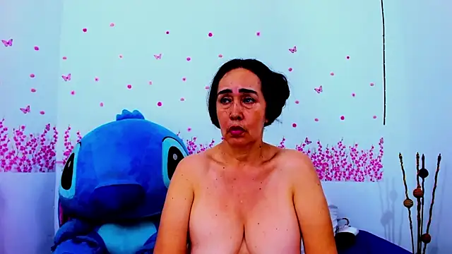 Snapshot of HorniestMilf chatting on 06.13.26 HorniestMilf online show from 06.13.26